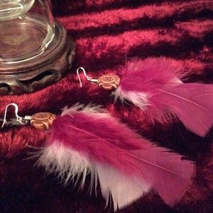 🎈Feather earrings NWOT NWB🎈